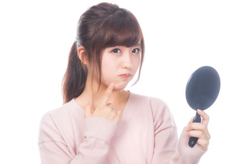 笑うと口の横しわや目の下のシワどうしたらいい