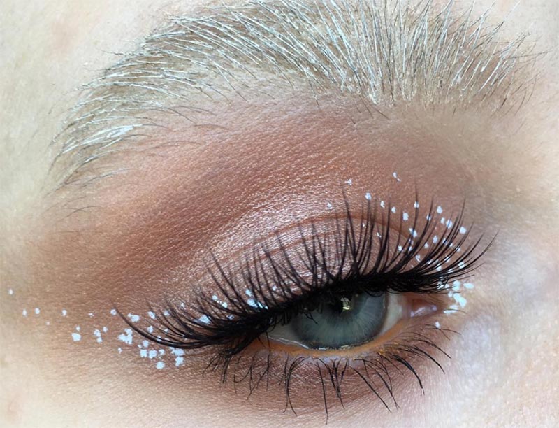 眉毛の脱色の頻度はどのくらいで行うもの